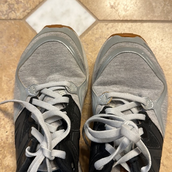 New Balance Fresh Foam zante grey sweatshirt and black size 4 or women’s 5.5 - Picture 6 of 6